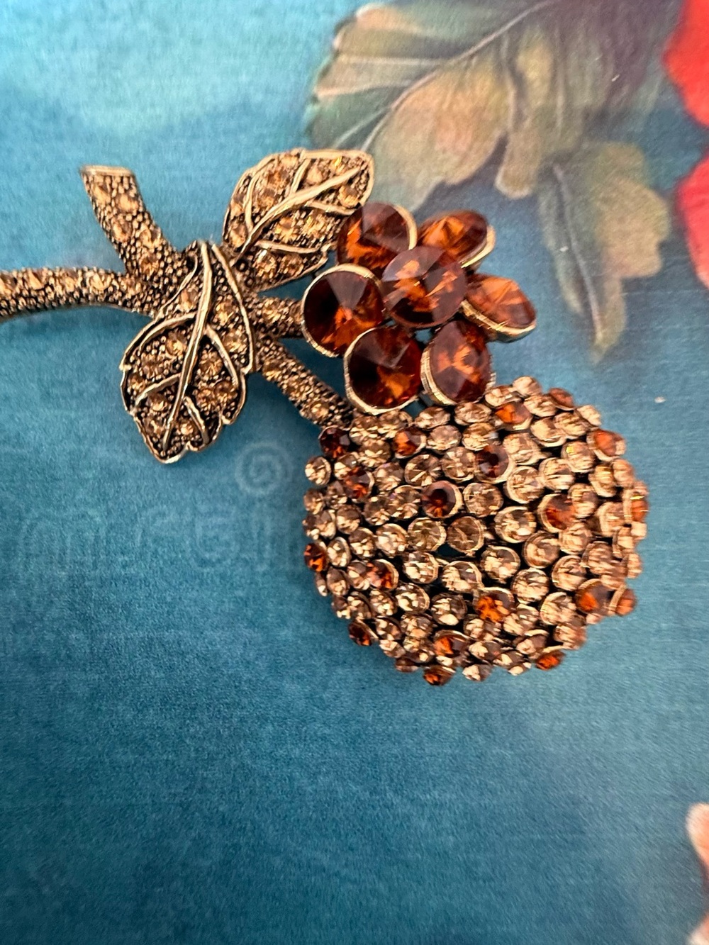 Women's Brown Crystal Fruit Brooch - Elegant Sparkle Accessory